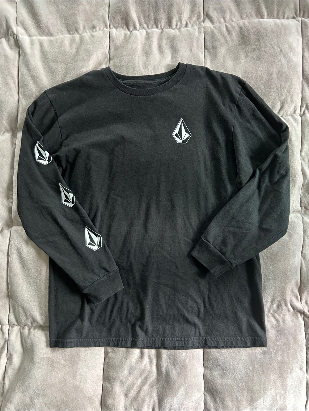 Volcom boys long sleeve black tshirt white stone graphic size XL